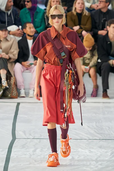 Look 49